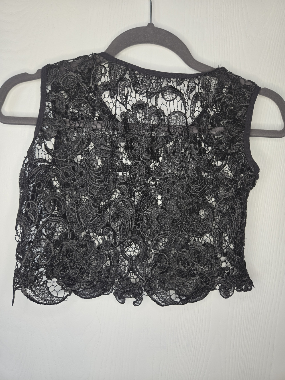 Source Unknown Black Floral Lace Cropped Overlay Top - Picture 2 of 2
